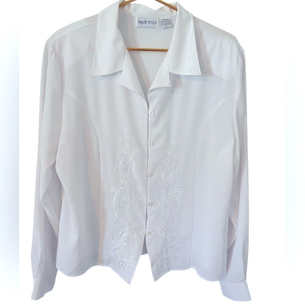 Appàrenza White Button Down‎ Embroiled Blouse, Size XL